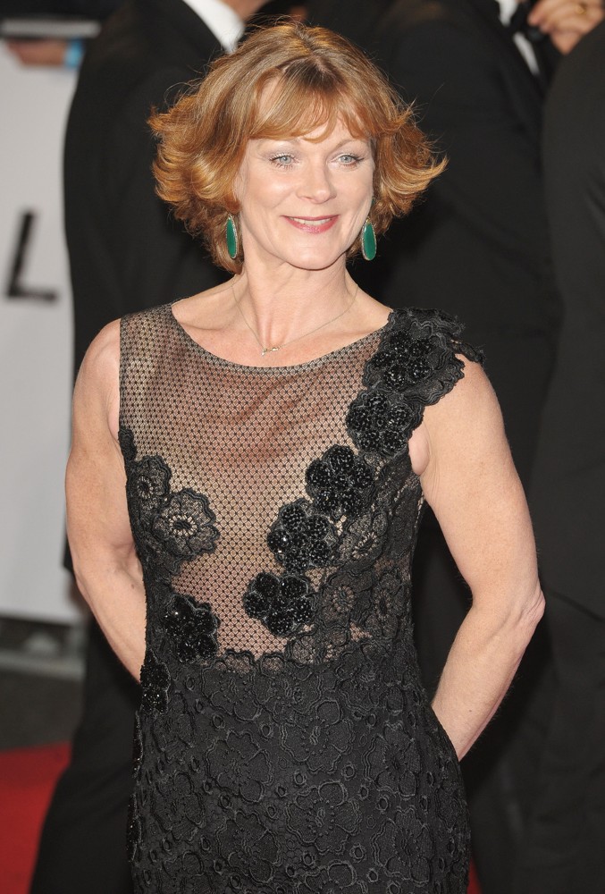 Samantha bond picture 5 world premiere of skyfall arrivals