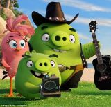 blake shelton to be the voice of porcine villain in angry birds 